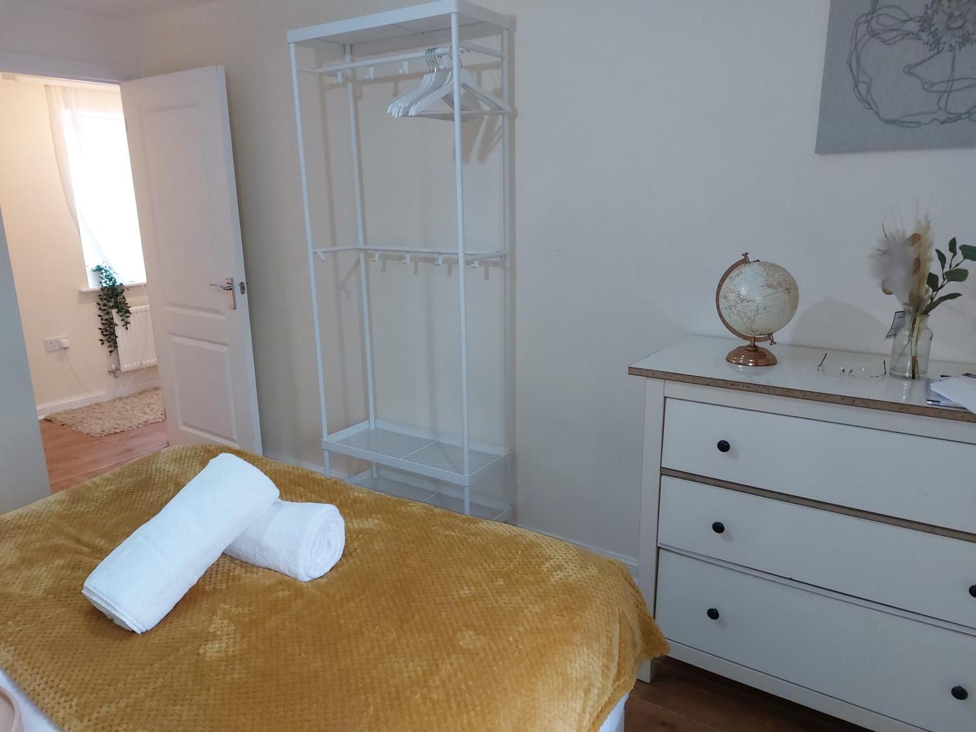 Apartment Two Bedroom Semi-detached Modern House In Birmingham