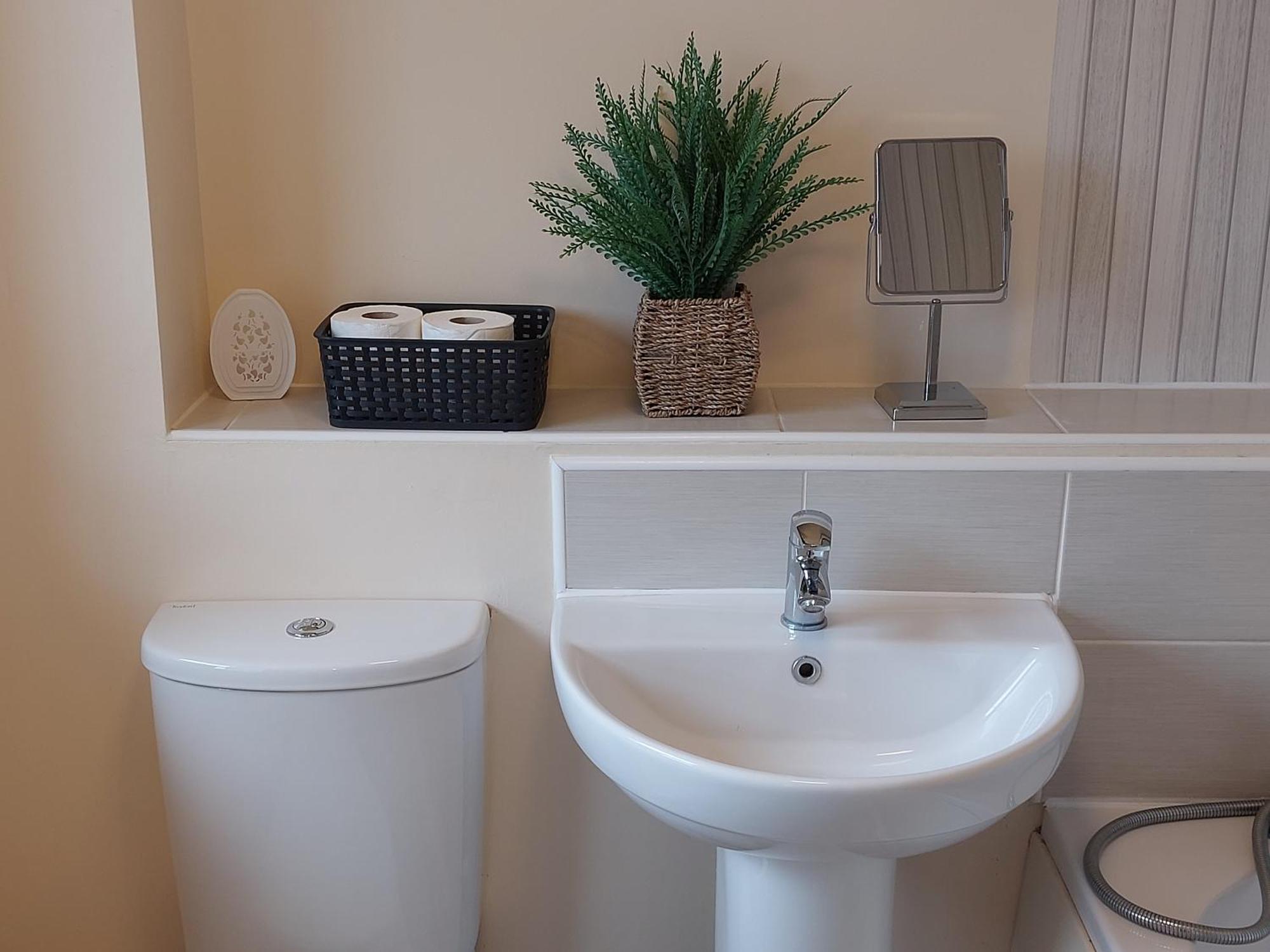 Two Bedroom Semi-detached Modern House In Apartment *