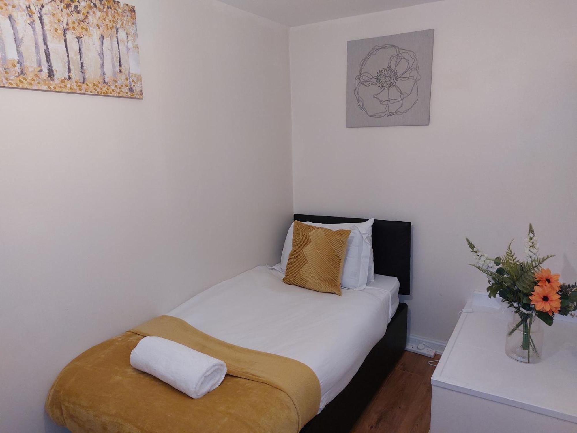 Apartment Two Bedroom Semi-detached Modern House In