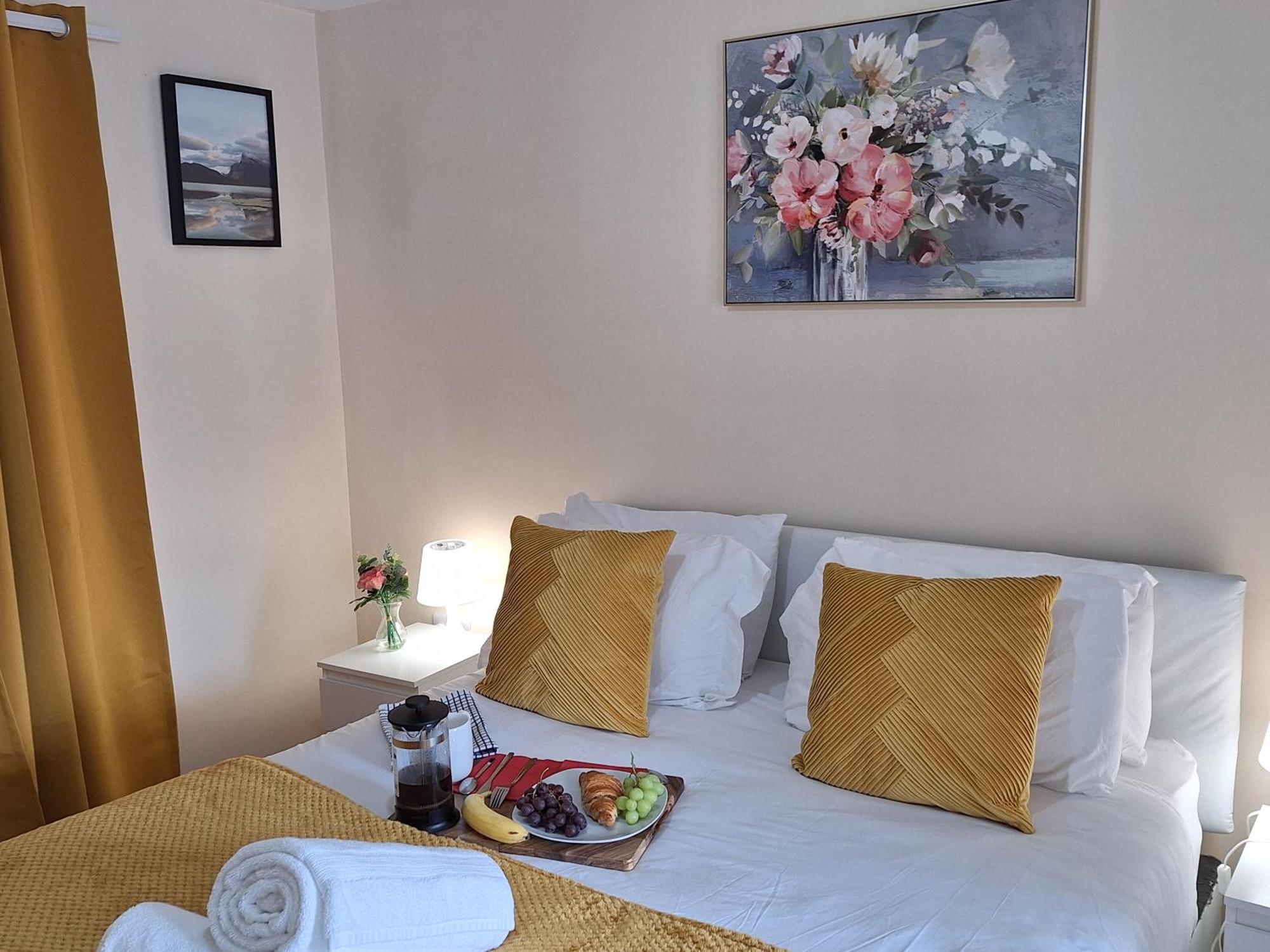 Apartment Two Bedroom Semi-detached Modern House In Birmingham